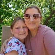 What is the best salon in Shawnee for blonde highlights?