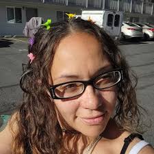 Lindsey Herl's Instagram, Twitter & Facebook