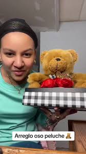 Ramo De Flores Con Arreglo De Oso En Medio