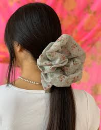 Hair decoration by japanese style provide hair decorations, accessories, fascinators and japanese kanzashi hair pins and sticks, hair combs & ties, hair clasps and clips; 23 Best Hair Accessories For Spring 2020 Headbands Scrunchies And More Glamour