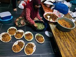 Nasi ambeng adalah salah satu warisan kuliner jawa yang ada di selangor, malaysia. Nasi Ambeng Tradisi Jawa Masih Popular Di Batu Pahat Malaysia Aktif