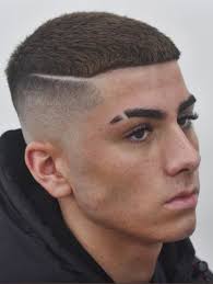 À toi d'offrir à toutes tes clientes des coiffures de folie dans ce jeu inédit qui mettra ton instinct créatif à l'épreuve ! Coupe De Cheveux Ado Garcon Idees Qui Feront La Tendance Cette Saison