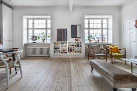 parquet brut dans un appartement sous les toits appartement appartement au grenier sous les toits