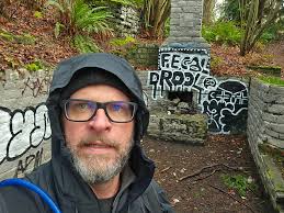 Hiking 10 miles at HA HA Tonka State Park in Missouri for Spring Fling