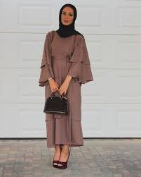 See This Instagram Photo By Leenalghouti 1 263 Likes Model Pakaian Hijab Model Pakaian Model Baju Wanita