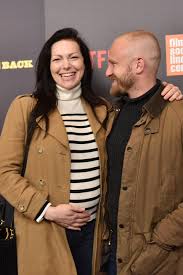 She studied drama at a theatre lab and later on september 1997, starred in a show called they go on, a soap opera. Laura Prepon Starportrat News Bilder Gala De