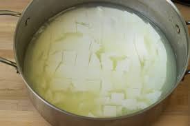 On extrait la whey du lait dans les fabrique de fromage, généralement. Whey Proteine Pourquoi Et Comment La Prendre Gentleman Moderne