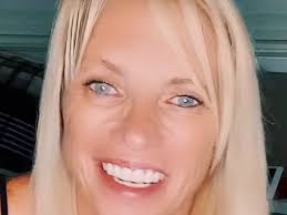 Laura Lemp's Instagram, Twitter & Facebook