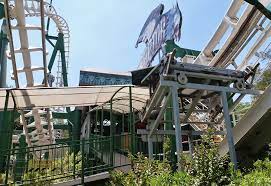 It is a suspended looping coaster built by vekoma. Raptor Fantasilandia Santiago Santiago Chile