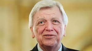 Since 31 august 2010 he has been minister president of the german state of hesse. Volker Bouffier Bin Sehr Dankbar Dass Der Krebs Nicht Wiedergekommen Ist Welt