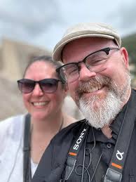 Drive right, pass left! 🚗 Please drive in the right lane unless you have a  reason to be in the left lane. This helps keep traffic flowing.