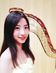 解瑄亦致力推廣豎琴及跨領域演出，創立了「粉月亮音樂劇場」陸續推出「藍色馬賽克」、「河