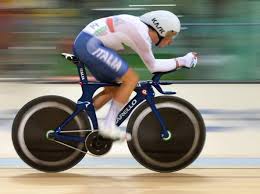 Italy's elia viviani claimed the gold medal in the men's omnium at rio 2016 on monday, as he produced an exemplary points race to protect his lead from the first five events. Olimpiadi Di Rio 2016 Viviani E D Oro Nell Omnium Dopo Una Caduta Corriere It