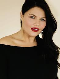 Karen Paton's Instagram, Twitter & Facebook