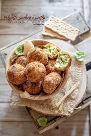 Nel frattempo lavate le zucchine, eliminate le estremità e grattugiatele con una grattugia a fori larghi: Polpette Zucchine E Ricotta Con Cracker Integrali Madame Gateau