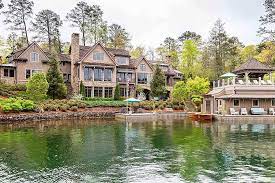 In addition to our houseboat rental, we also offer pontoon boat rentals, cabin rentals, and fishing boat rentals. Pics Alan Jackson S Lakefront Georgia Mansion Is A Stunner