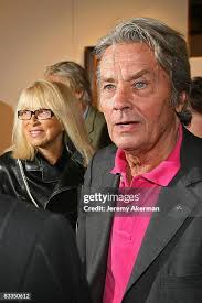 943 fotos e imagens de alta resolução de Mireille Darc Alain Delon