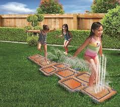 Das spektrum reicht von einer einfachen bienentränke oder vogelbad, über brunnen, wasserspiele, kleine gartenteiche bis zu naturpools und schwimmteiche. Banzai Wasserpark Wasser Hupfspiel Fur Kinder Fur Den Garten Der Sommer Kommt Ebay