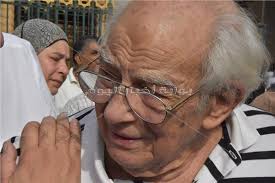 تخرج رشوان توفيق من معهد الفنون المسرحية والتحق للعمل بالتليفزيون منذ إنشائه حيث عمل مدير استديو ثم مساعد مخرج حيث عمل مساعد للمخرج. ØµÙˆØ± Ø§Ù†Ù‡ÙŠØ§Ø± Ø±Ø´ÙˆØ§Ù† ØªÙˆÙÙŠÙ‚ Ø£Ø«Ù†Ø§Ø¡ ØªØ´ÙŠÙŠØ¹ Ø¬Ù†Ø§Ø²Ø© Ø²ÙˆØ¬ØªÙ‡ Ø¨ÙˆØ§Ø¨Ø© Ø£Ø®Ø¨Ø§Ø± Ø§Ù„ÙŠÙˆÙ… Ø§Ù„Ø¥Ù„ÙƒØªØ±ÙˆÙ†ÙŠØ©