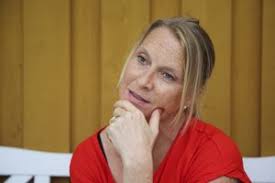 Jeg er glad jeg ikke er tenåring i dag, sier «beautybyela», Elena Makridis  (28).