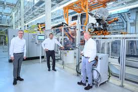 Volkswagen hat den werksurlaub für 2021 terminiert. Umbau In Der Sommerpause Vwn Bereitet Sich Auf Den Neuen Multivan Und Den Id Buzz Vor News Vw Nutzfahrzeuge