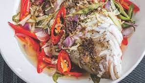 Siangi ikan, cuci bersih 2. Bagaimana Cara Nak Masak Ikan Kukus Ala Thai Food Recipes Seafood