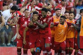 First shot on target comes on the counter, portugal's diogo jota lashes one from the edge of the jota deflected the cross as it came in, probably put him off. Camutanga Coloca Fim A Seca E E Comparado A Pepe Por Tecnico Do Nautico Nautico Ge