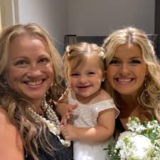 If you've got a dino fan in your life, this is a must-see! 🦖🦕  #louisvilleky #LouisvilleZoo #Kentucky #explorekentucky