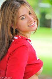 Beautiful girl posing nude – Naked Girls