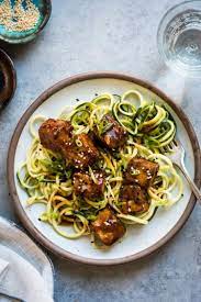 Sweet And Spicy Crispy Tofu With Zucchini Noodles Kitchen Confidante Recipe Healthy Noodle Recipes Crispy Tofu Zoodle Recipes
