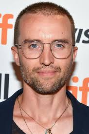 Reparto de The Empty Man (película 2020). Dirigida por David Prior