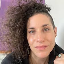 Explorando la jerarquía en relaciones no monógamas