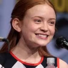 Robin Buckley (played by Maya Hawke) outfits