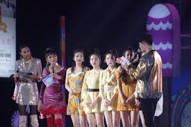 Kompetisi sepak bola antarnegara di benua eropa yang akan digelar di 11 kota berbeda ini dianggap pelipur lara oleh para penggila bola. Red Velvet Sukses Hibur Penggemar Indonesia Dan Ungkap Ingin Kembali Lagi Untuk Konser Korean Area