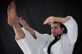 Wer die beiden kennt, weiß, dass dieser kampf fingiert war. Kata Spezialist Wael Shueb Startet In Tokio Fur Das Ioc Refugee Team Deutscher Karate Verband E V