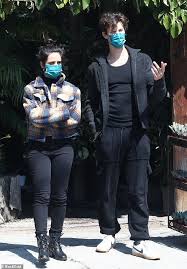Jun 03, 2021 · camila cabello and boyfriend shawn mendes had a fun day at a florida beach wednesday. Camila Cabello And Shawn Mendes Go Plant Shopping In La As They Both Post Loved Up Selfies With Dog Readsector