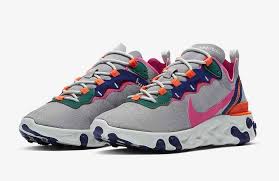 Ce nike air max 1 dispose d'un mélange de tons blancs et gris accentués avec des accents roses doux sur la superposition, les langues et les semelles intérieures. Des Couleurs Acg Sur La Nike React Element 55 Le Site De La Sneaker