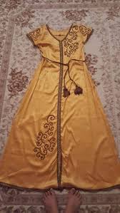Pin By Ninou Nanou On فساتين جزائرية Fashion Blouse Design Traditional Fashion African Fashion Dresses