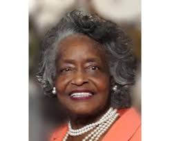 Elizabeth Staten's Instagram, Twitter & Facebook