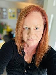 Amanda Syme's Instagram, Twitter & Facebook