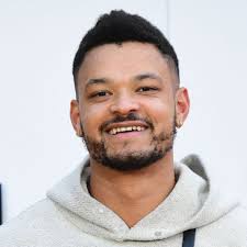 Kaya Scodelario shows off engagement ring