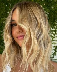 A lot of hot hair, puppies and celebrating the year that was while planning  for another exciting year ahead- December you speedy lil thing! 🎄🍻