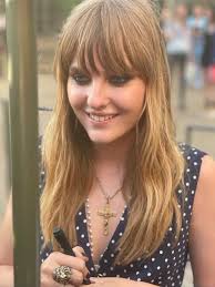 Victoria de angelis is the bassist of måneskin. Victoria De Angelis