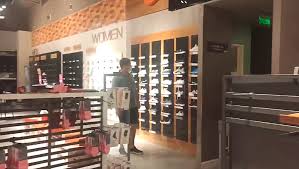 En el marco del lanzamiento de la campaña quiero vivir en zapatillas de falabella, radio metro, con su programa metro y medio, hizo una transmisión en vivo desde la tienda de falabella unicenter. Los Numeros Detras De La Salida De Falabella En 2020 Vendio 36 Menos En Pesos 56 Menos En Dolares