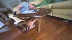 Video IK SLOOP DE TAFEL OP VAKANTIE! IK WORD UITGELACHEN! - YouTube