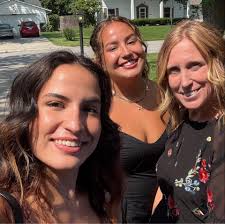 Can Anyone recommend a place that does chocolate dipped strawberries, not  just the plain simple ones I am looking for custom designed ones for a  special occasion. Would rather support local vs