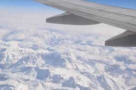 Les billets d'avion, ça ne tombe évidemment pas du ciel. Quand Acheter Ses Billets D Avion Longtemps A L Avance Ou A La Derniere Minute En Pleine Traversee
