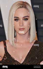 Katy Perry arriva al 2017 Vanity Fair Oscar Party ospitato da Greydon  carter tenuto al Wallis Annenberg Center for the Performing Arts di Beverly  Hills, CA domenica 26 febbraio 2017 (Foto di