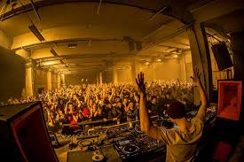 Iedere bezoeker aan barcelona is de iconische kabelbaan in de haven opgevallen, want die snijdt recht door de skyline van de stad naar montjuïc. Kompass Kabelbaan On Fire What A Great Night With Facebook