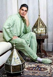 L'abito da uomo è confezionato in infinite varianti, ognuna adatta a. Pin Von A Auf Beldi Homme Mode Fur Frauen Marokkanisches Kleid Mode